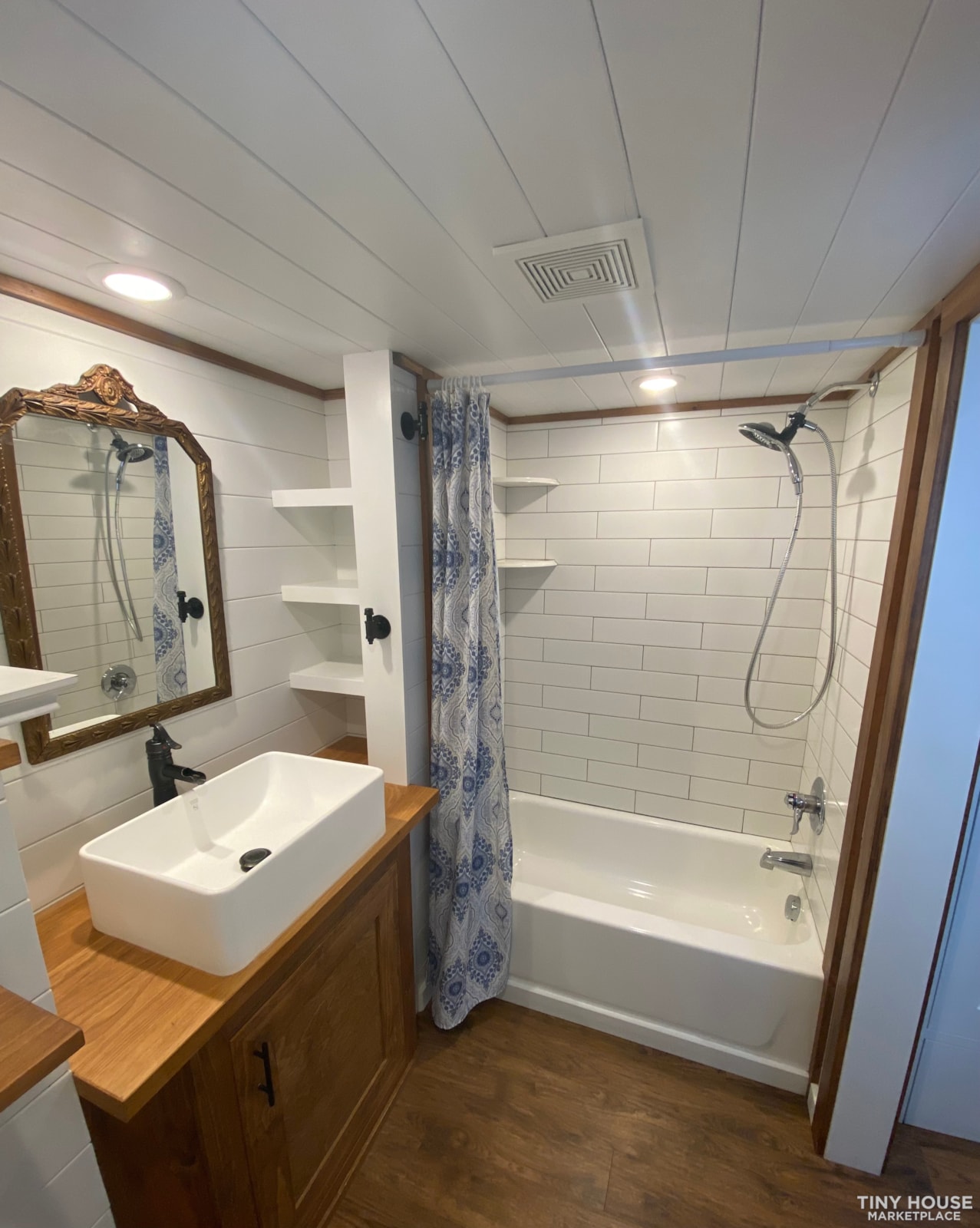 Modern Farmhouse Tiny home for sale (28ft trailer) - Image 4 Thumbnail