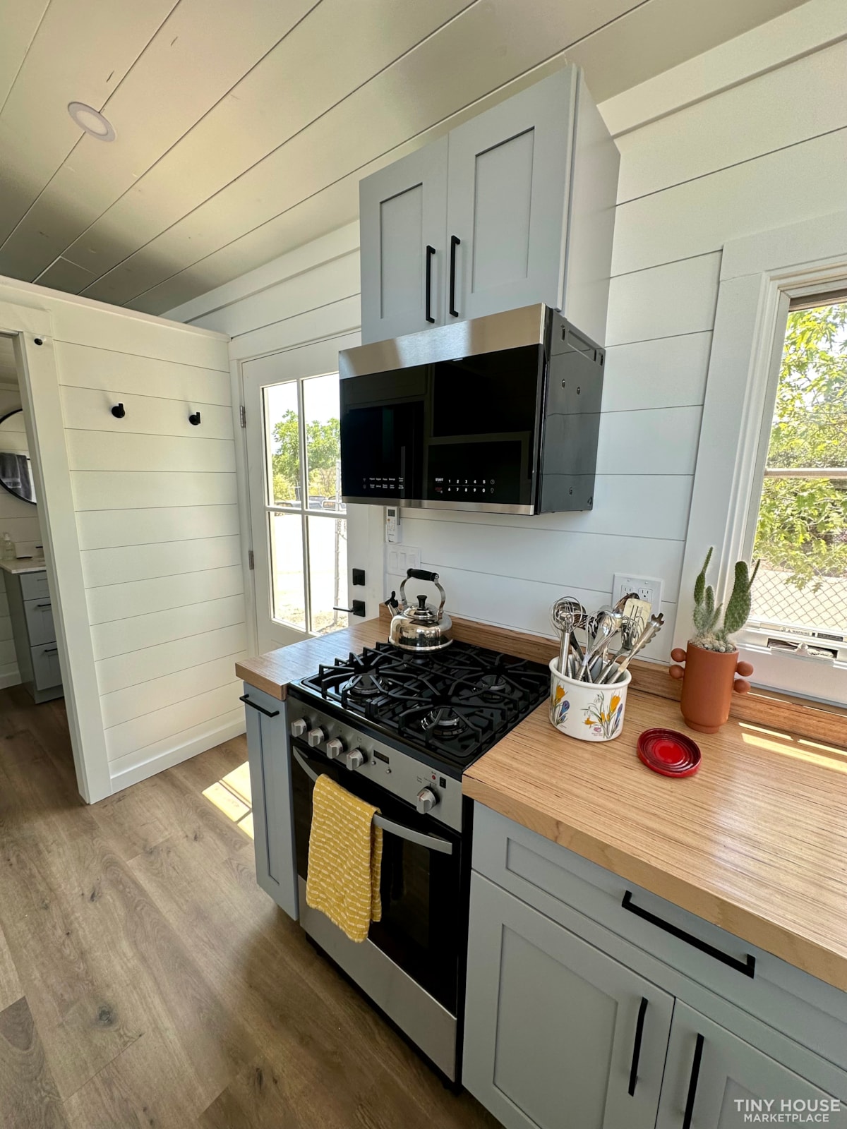 Modern farmhouse tiny house  - Image 4 Thumbnail