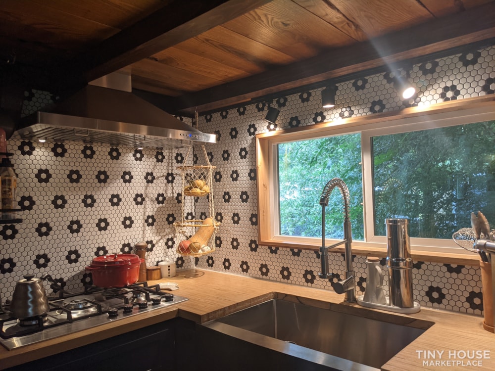Modern Luxury THOW w/ Premium Appliances - Image 4 Thumbnail