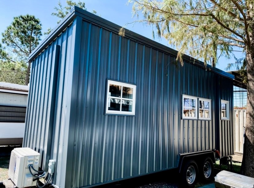 Modern Cabin w/ Full Kitchen, Laundry & AC on Wheels - Image 3 Thumbnail