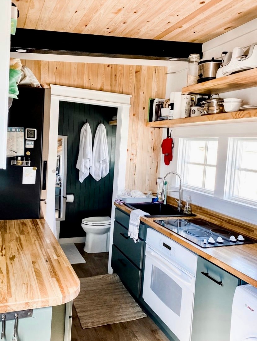 Modern Cabin w/ Full Kitchen, Laundry & AC on Wheels - Image 4 Thumbnail