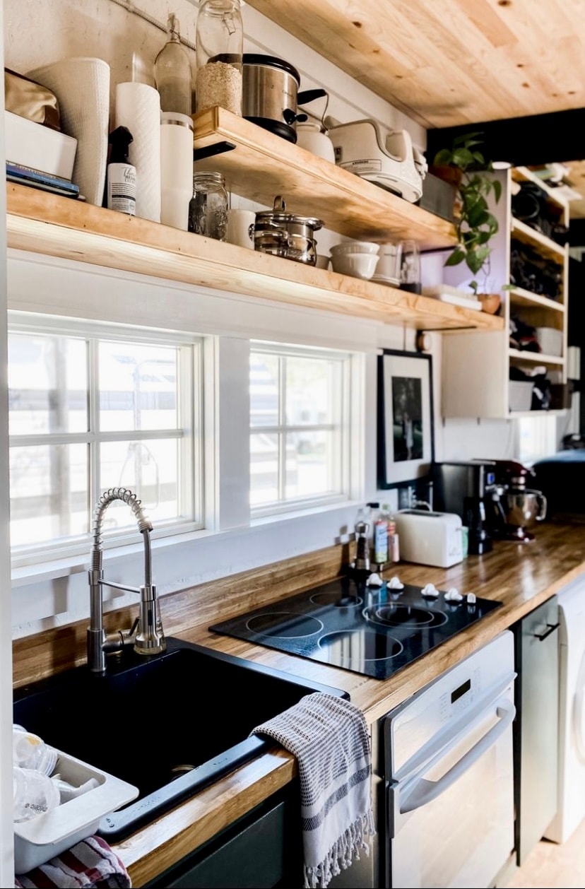 Modern Cabin w/ Full Kitchen, Laundry & AC on Wheels - Image 2 Thumbnail