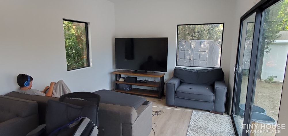 Modern Sleek Huge Tiny Office or House - Image 4 Thumbnail