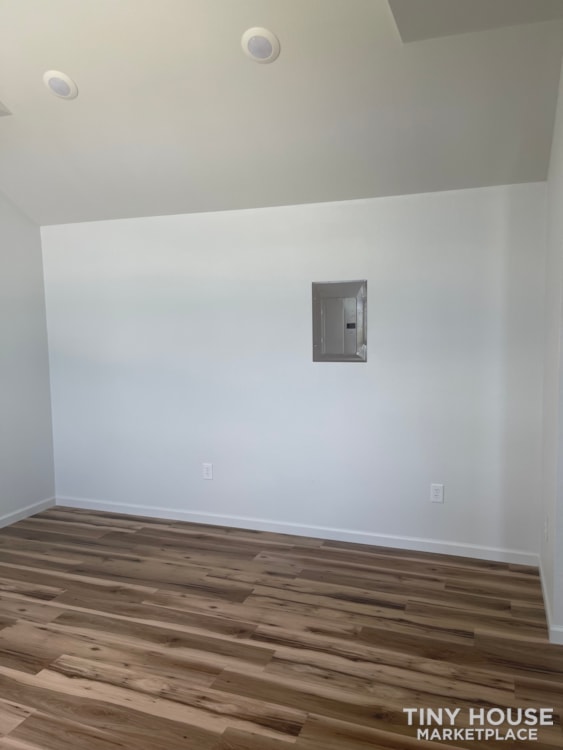 Modern Tiny home! - Image 3 Thumbnail