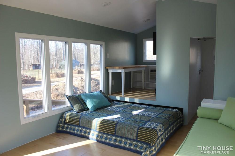 Spacious, Bright and WIDE-OPEN Beauty, 24' x 12' 288 sq ft - Image 2 Thumbnail