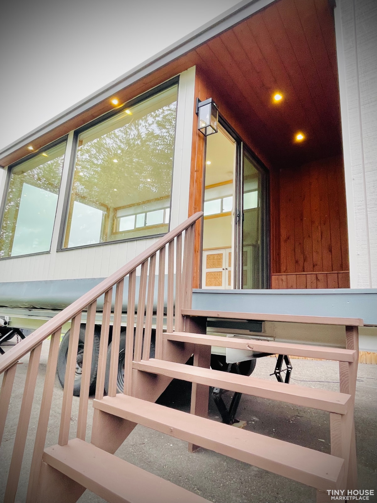 Modern Tiny home on wheels  - Image 2 Thumbnail
