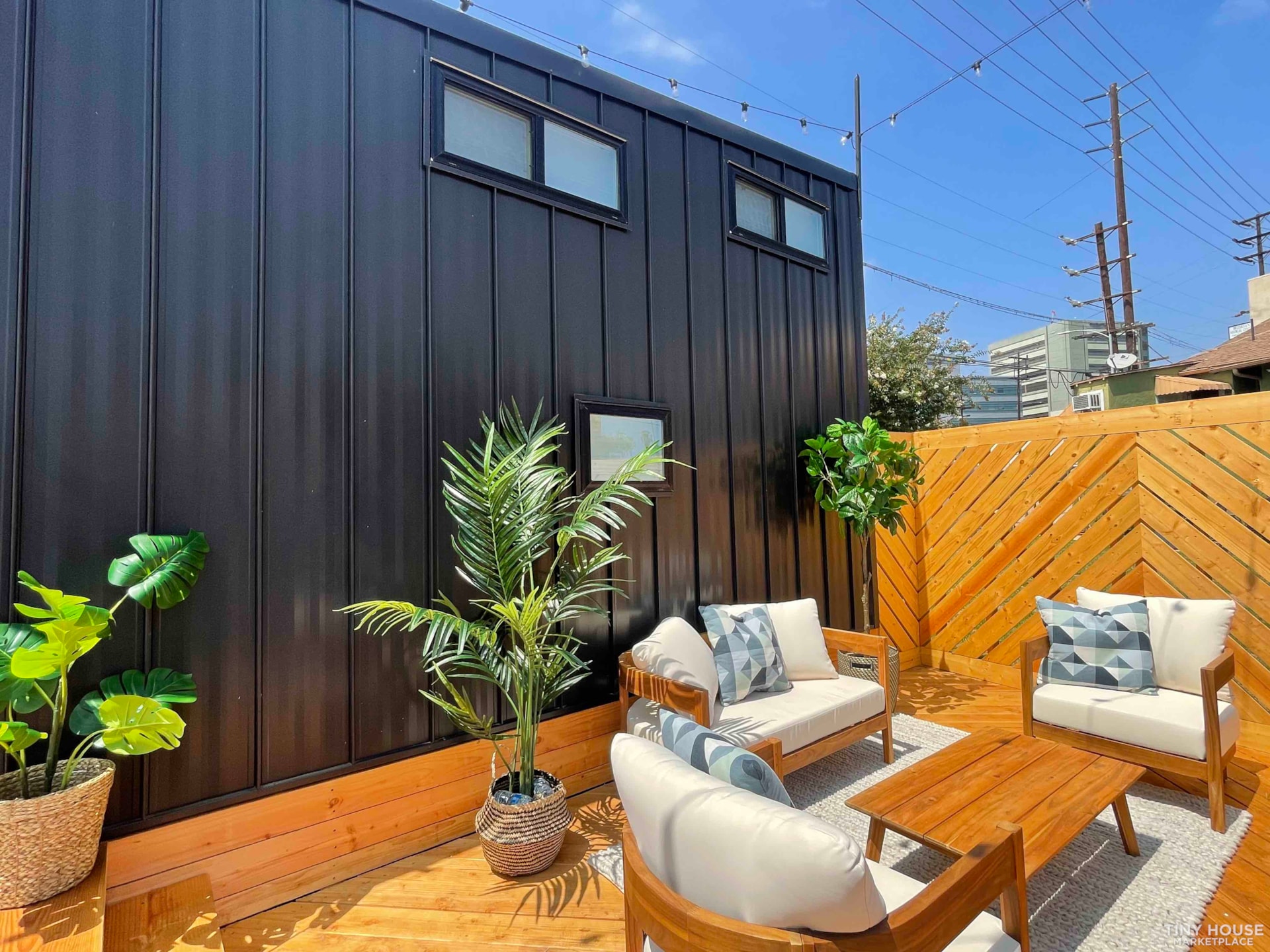 Modern Tiny Home on Wheels Almost NEW 8.5ft x 20ft Los Angeles CA - Image 3 Thumbnail