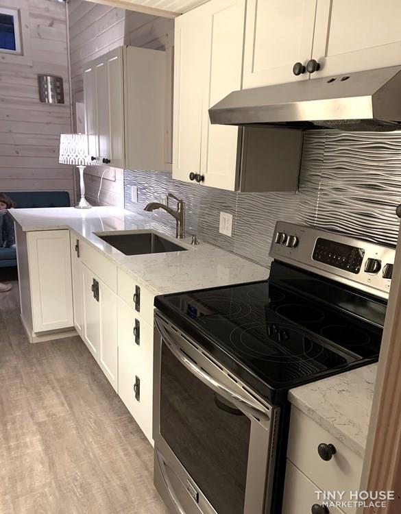 Modern Tiny Home, priced to sell - Image 3 Thumbnail