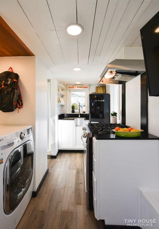 Cleverly-Built Tiny House That's For Sale! - Image 4 Thumbnail
