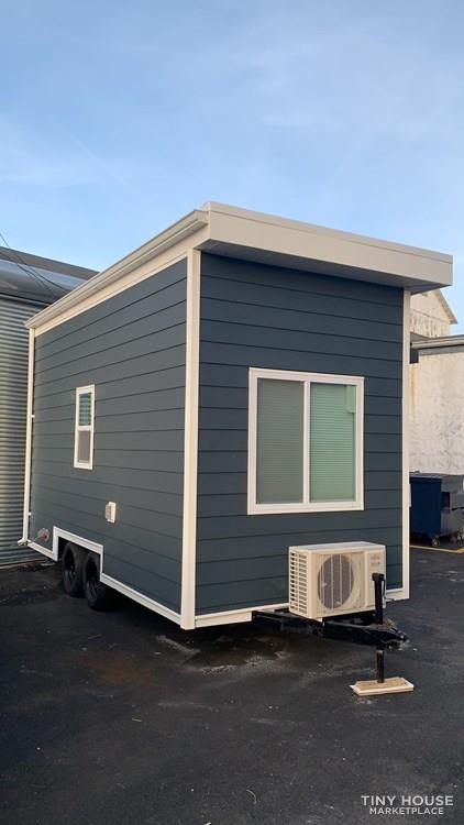Modern tiny house - Image 2 Thumbnail