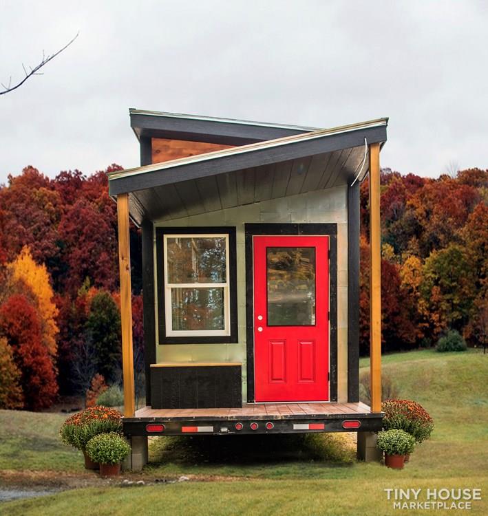 Cleverly-Built Tiny House That's For Sale! - Image 2 Thumbnail