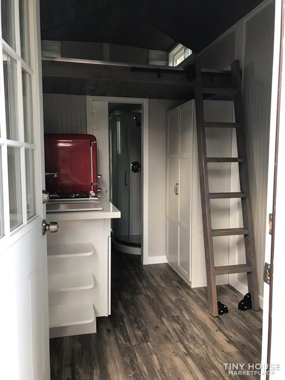 Modern tiny house on wheels  - Image 4 Thumbnail