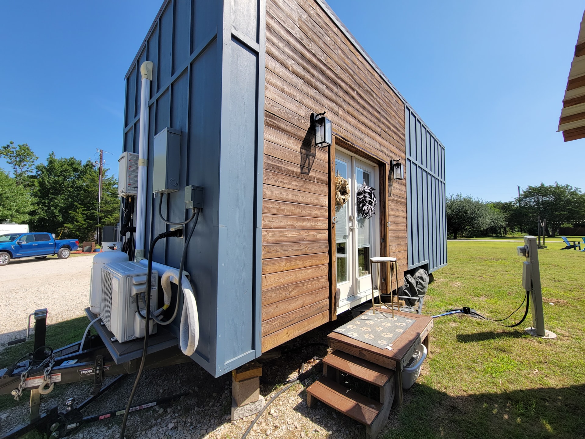 Modern Tiny House with modern amenities - Image 1 Thumbnail