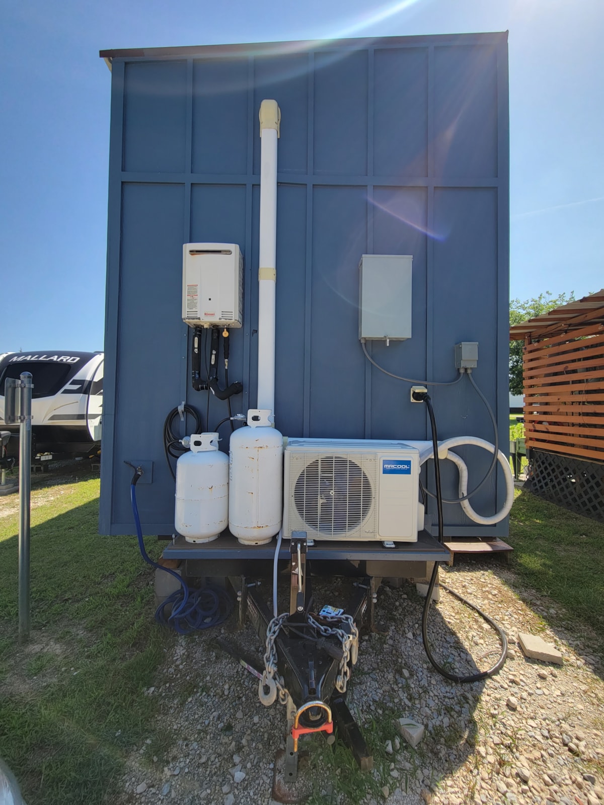 Modern Tiny House with modern amenities - Image 2 Thumbnail