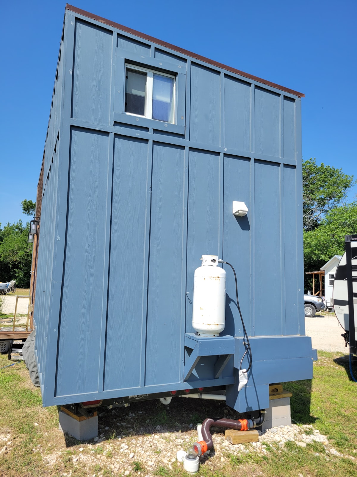 Modern Tiny House with modern amenities - Image 3 Thumbnail