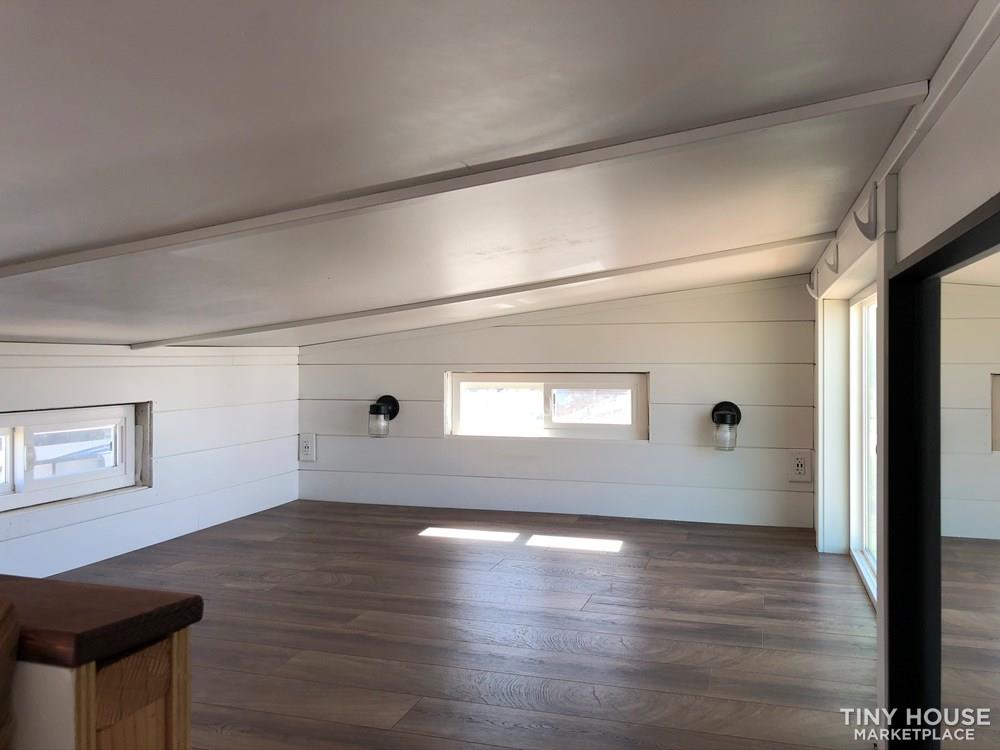 Modern W/ ALL the comforts of a full sized home!  - Image 3 Thumbnail