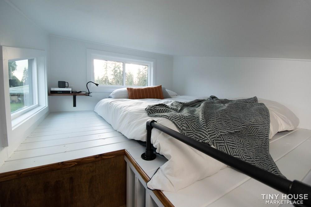 Monarch - 30' Modern Tiny House - Image 3 Thumbnail