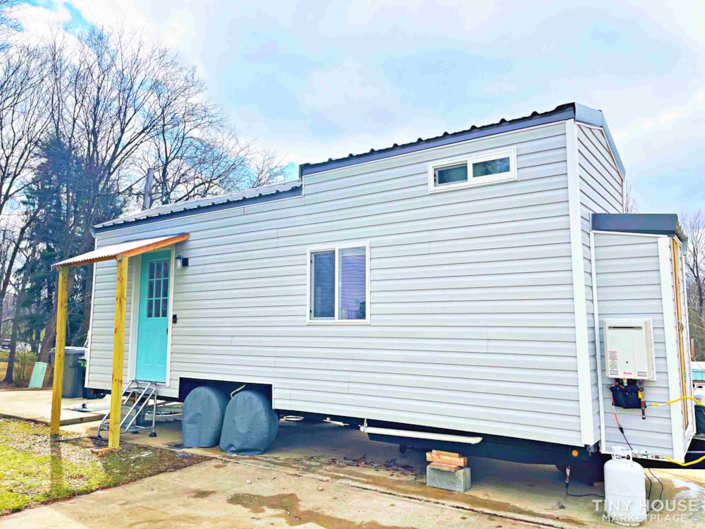 Move In Ready 288 SqFt Tiny Home - Image 3 Thumbnail