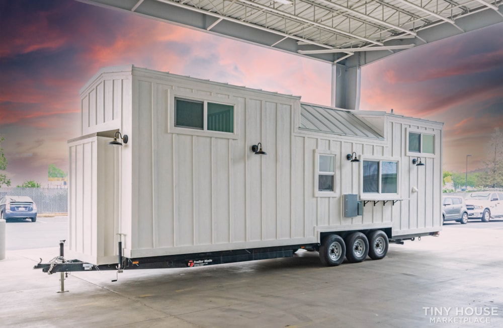 ($20,000 OFF) 3 Bed 1 Bath 8' x 32' Move In Ready Custom Tiny Home! - Image 4 Thumbnail