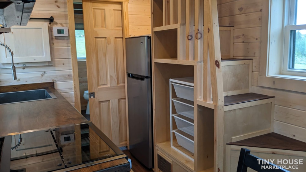 Move-in ready RV-home loaded with upgrades - Image 2 Thumbnail