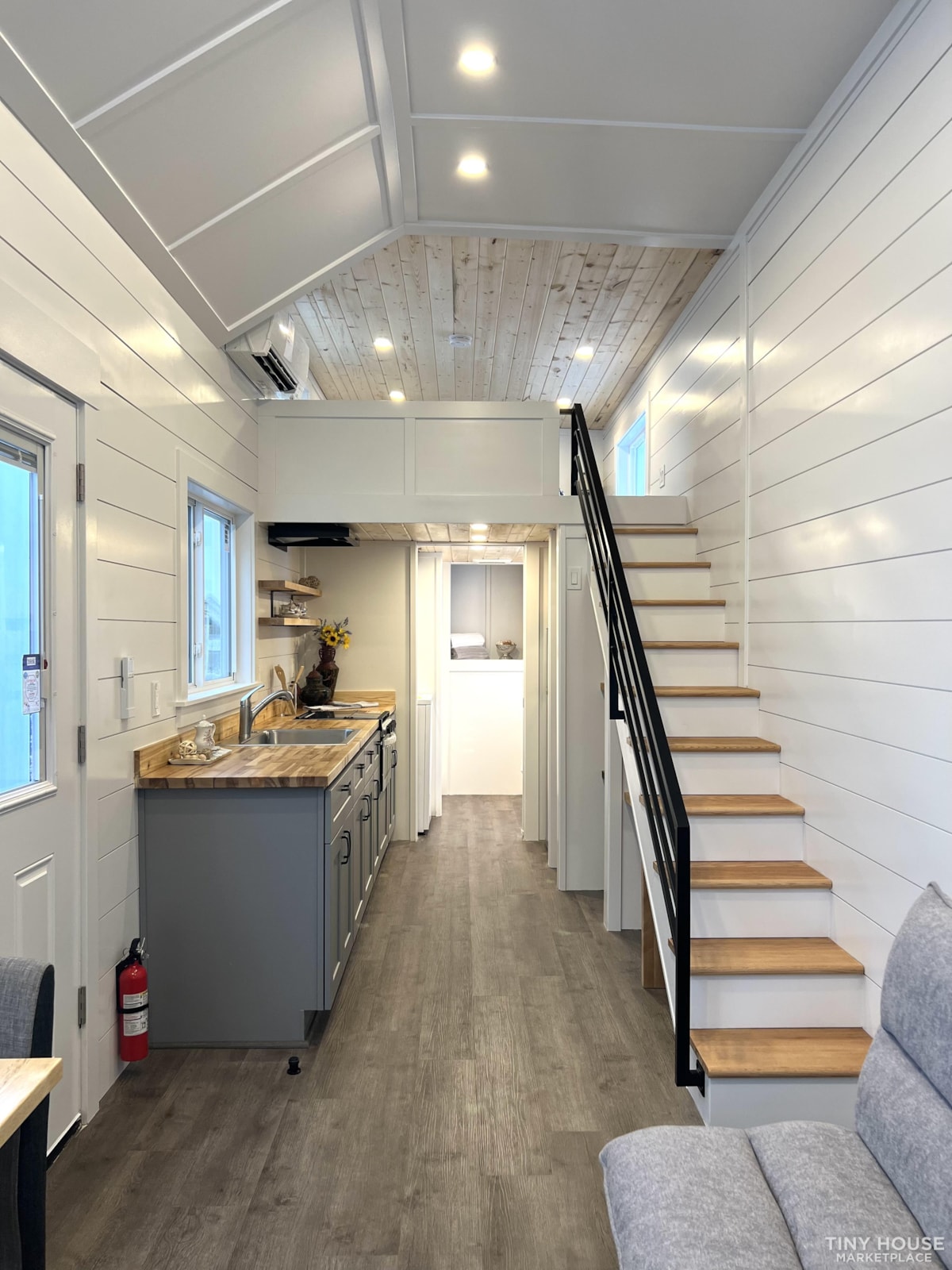 Must See 28ft NOAH Certified Luxury Tiny House: Schedule Your Tour Today! - Image 2 Thumbnail