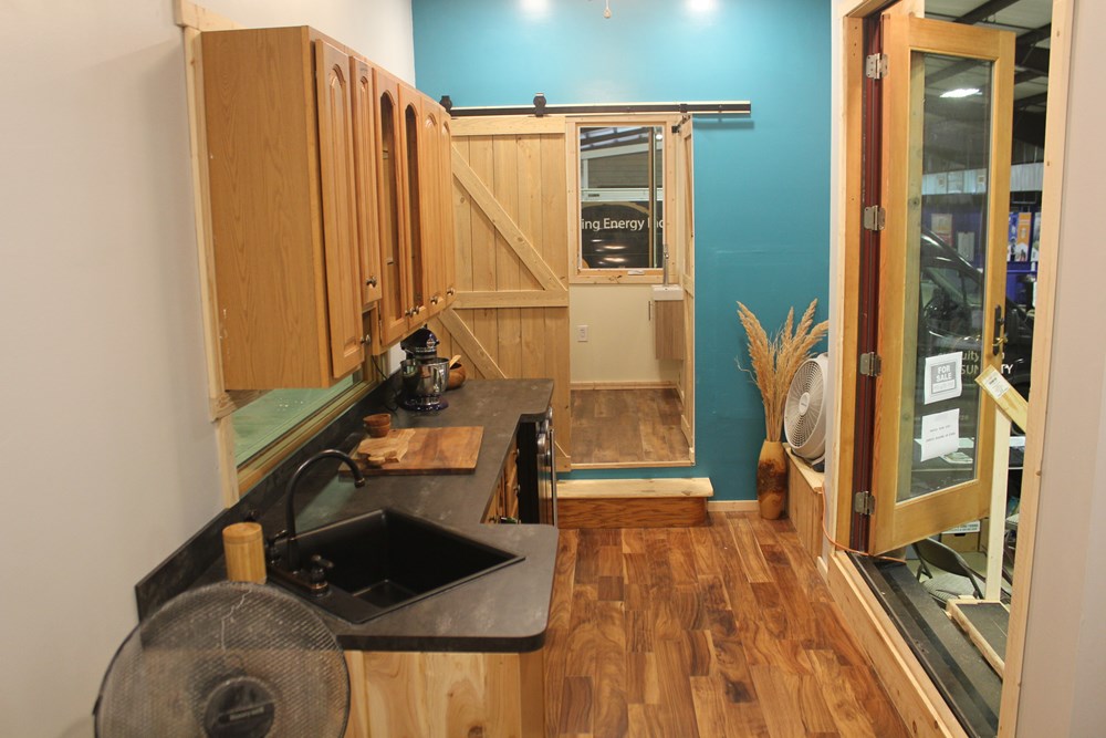 Natural and Colorful Tiny House with Rain Harvesting - Image 4 Thumbnail
