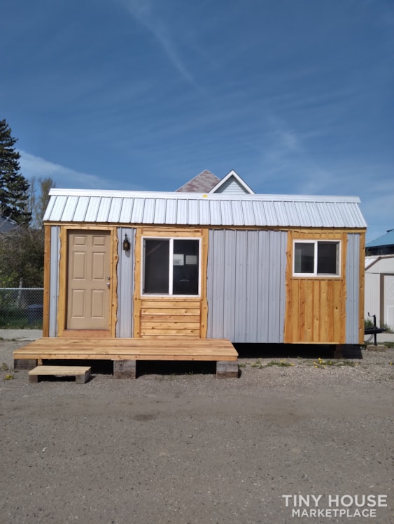 New 22' single level Rocky mountain backcountry on wheels  - Image 2 Thumbnail
