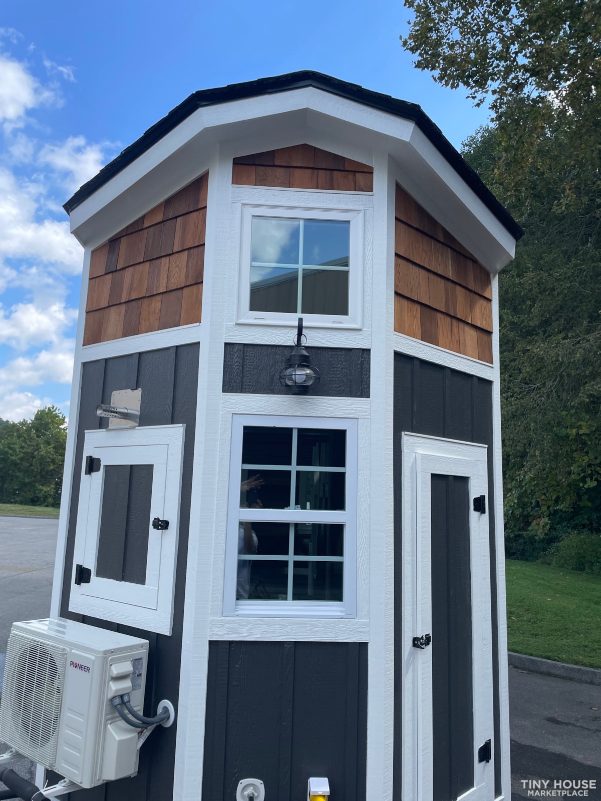  Beautiful 26ft  Craftsman style TinyHome - Image 1 Thumbnail