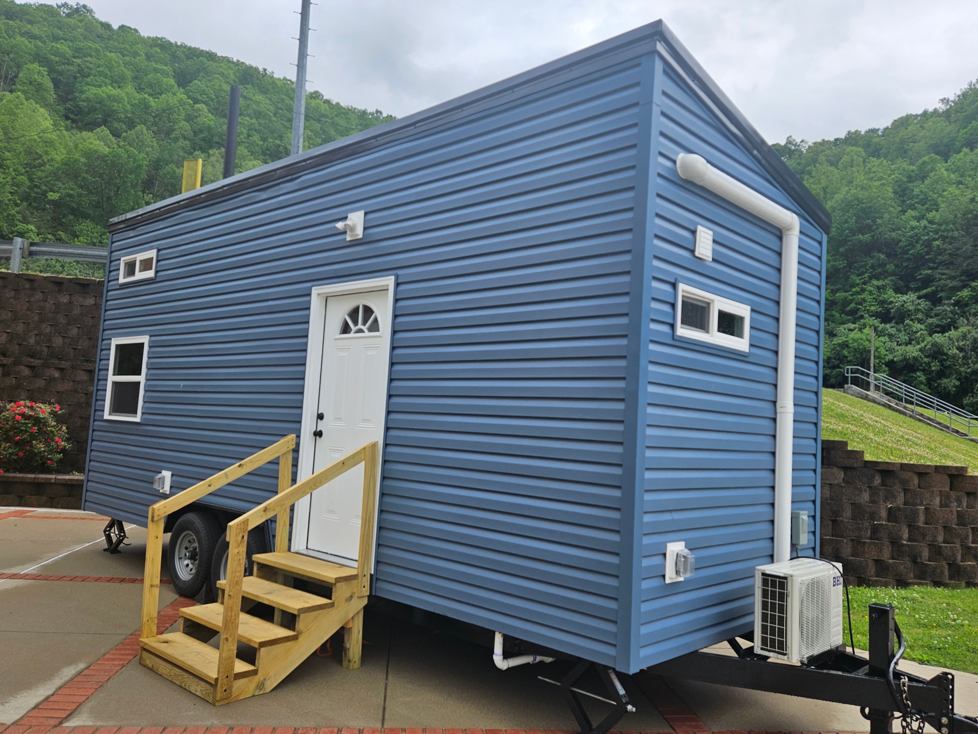 (SOLD!!!) New 24ft THOW (Letcher Co.) KVEC