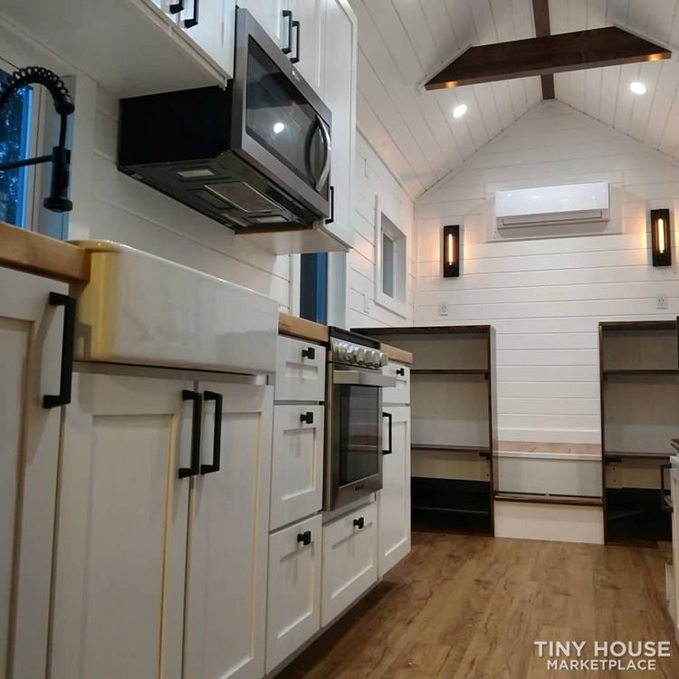  New Build 2019 Tiny Home on Wheels - Image 3 Thumbnail