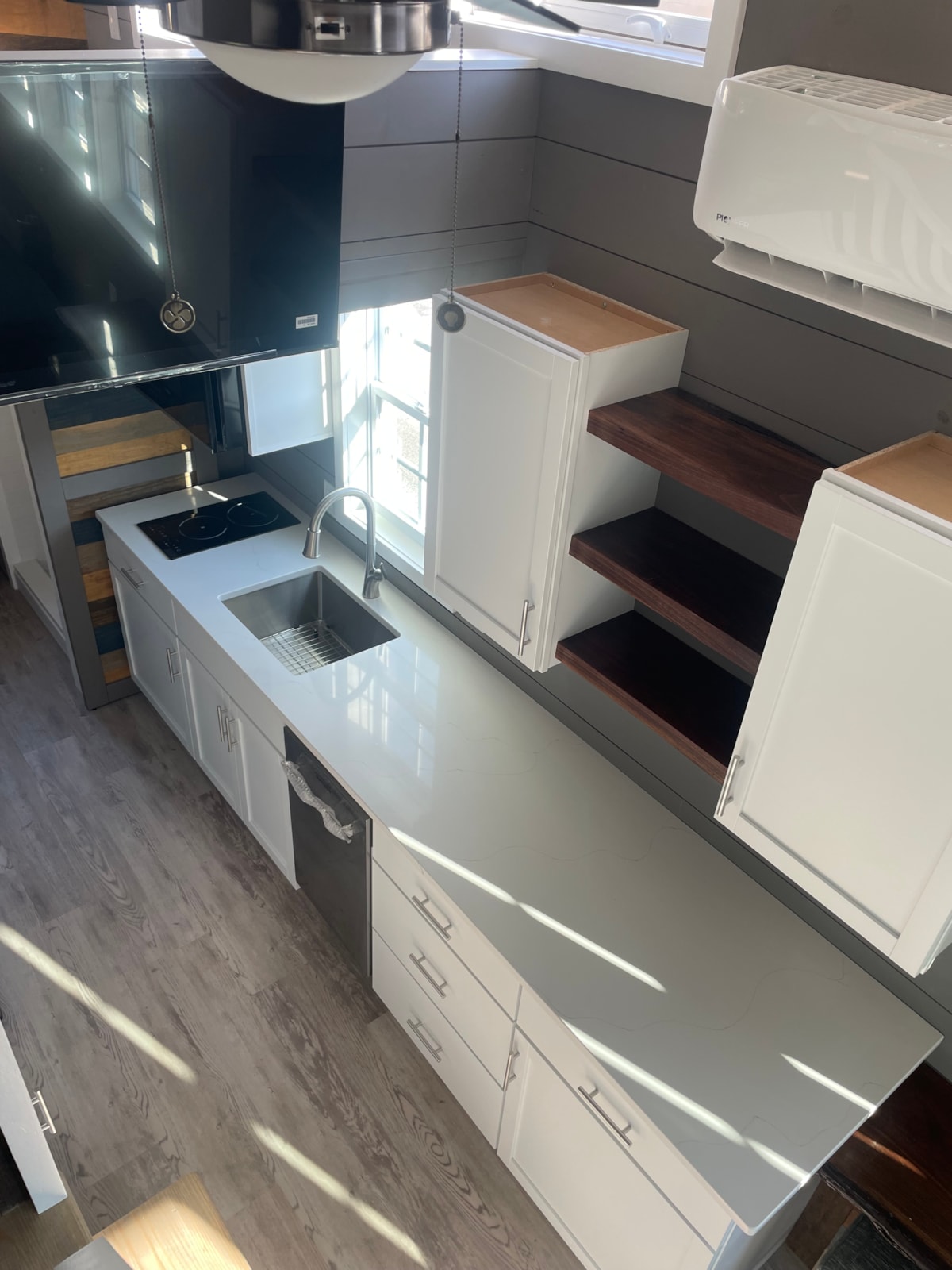 Back on the Market,New Certified Craftsman style Tinyhouse  - Image 3 Thumbnail