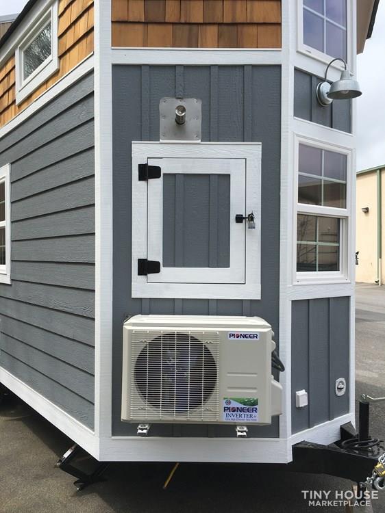 NEW Craftsman style 24 foot Tiny Home - Image 3 Thumbnail