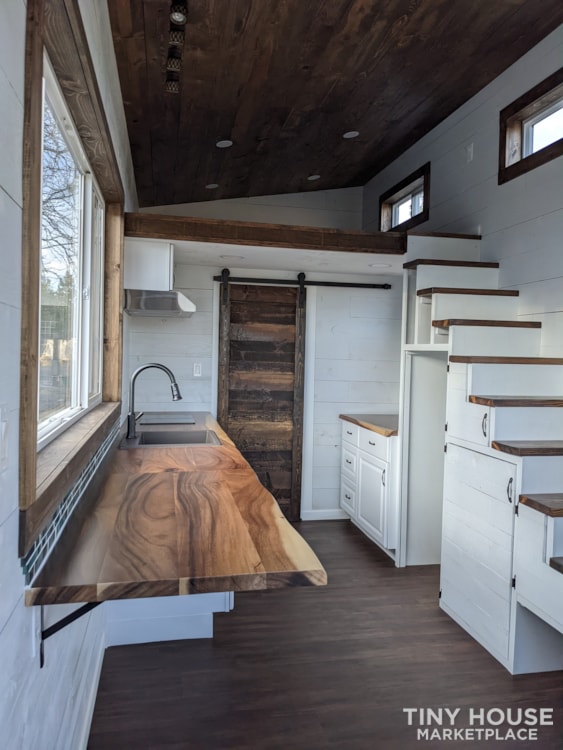 New Rustic Farmhouse Style Tiny House - Image 4 Thumbnail