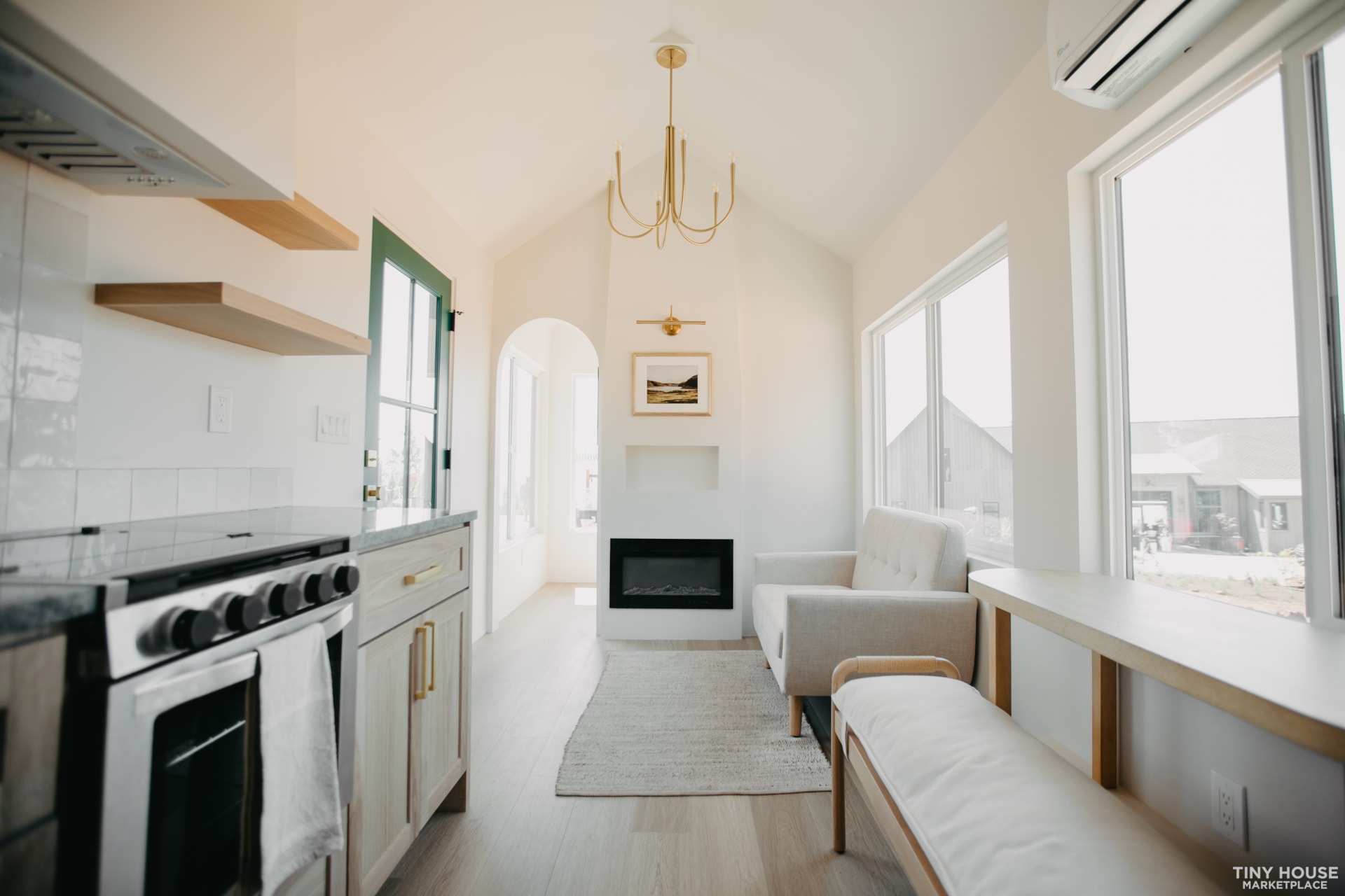 New Tiny Home Ideal for sleeping, relaxing, cooking & working - Image 2 Thumbnail