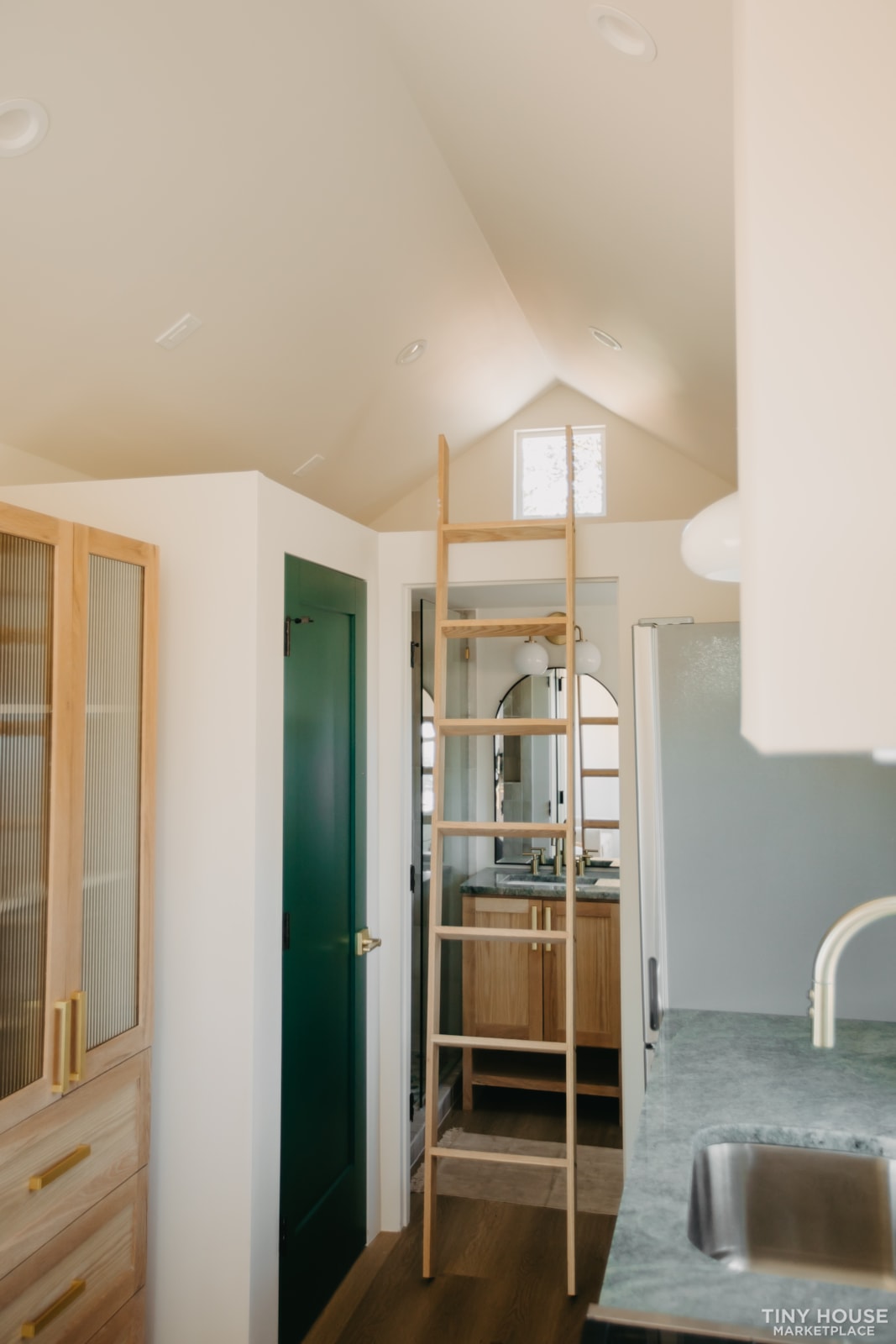New Tiny Home Ideal for sleeping, relaxing, cooking & working - Image 4 Thumbnail