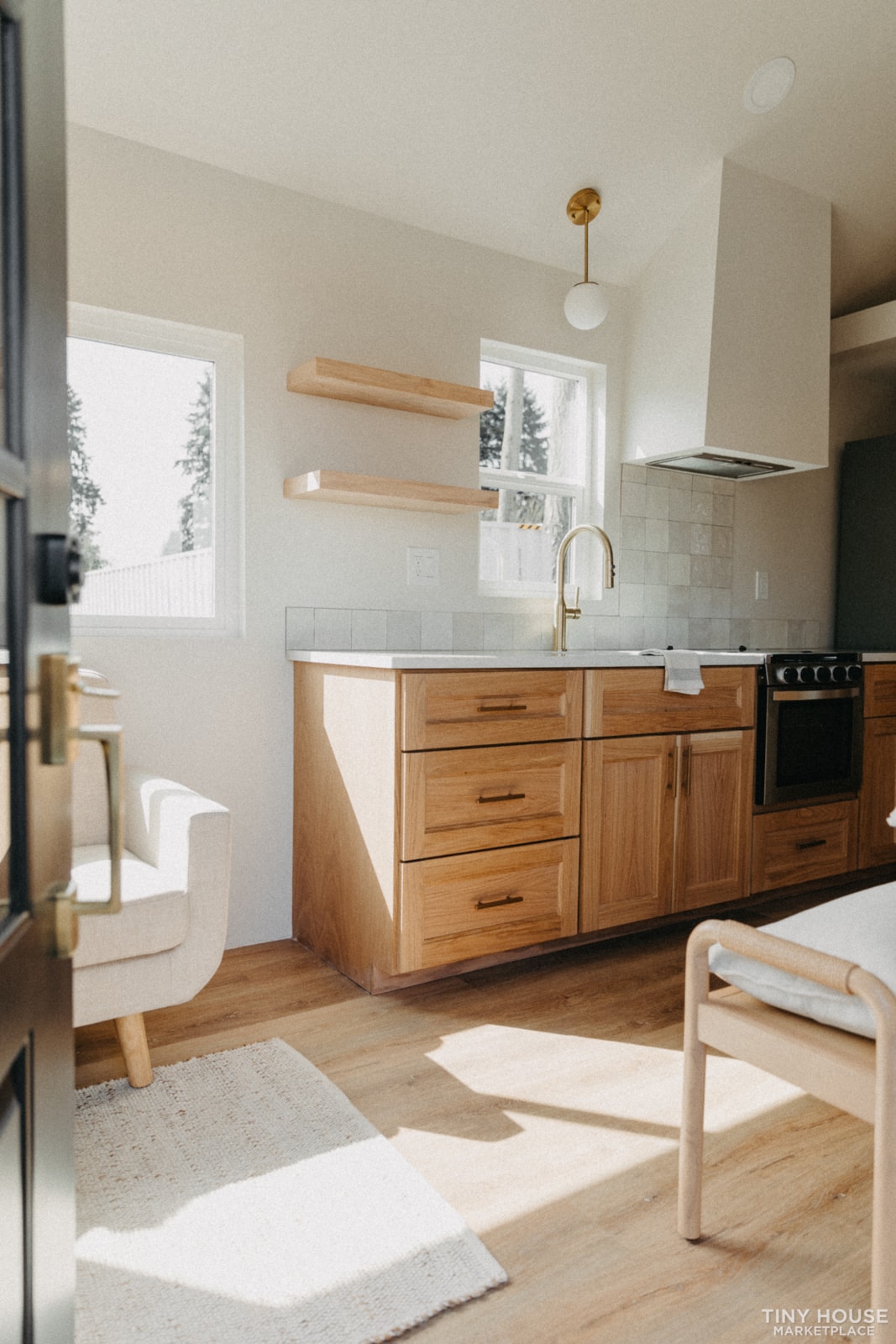 New Tiny Home - Ideal for sleeping, relaxing, cooking & working - Image 3 Thumbnail
