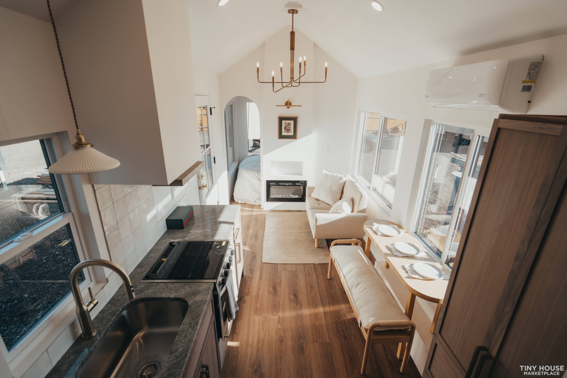 New Tiny House Ideal for sleeping, relaxing, cooking & working - Image 2 Thumbnail