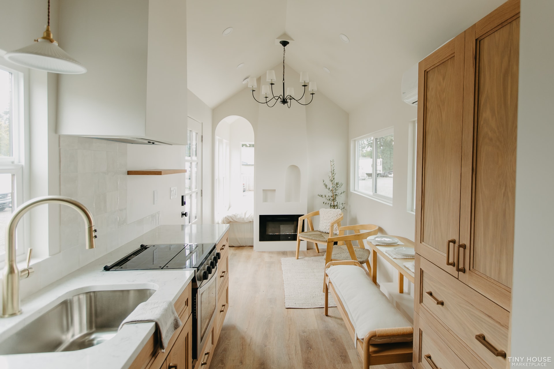 New Tiny House - Ideal for sleeping, relaxing, cooking & working - Image 2 Thumbnail