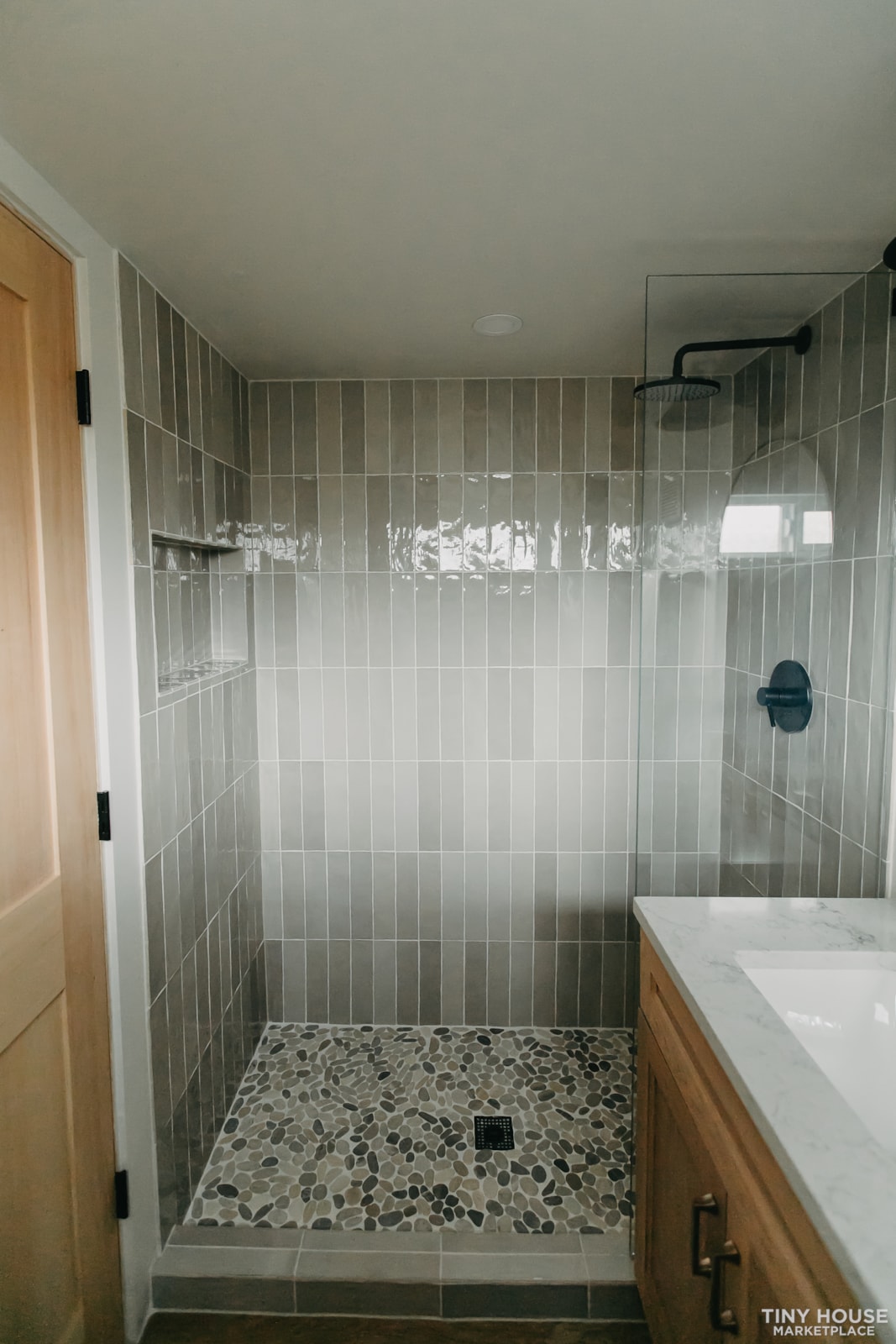 New Tiny House - Ideal for sleeping, relaxing, cooking & working - Image 3 Thumbnail