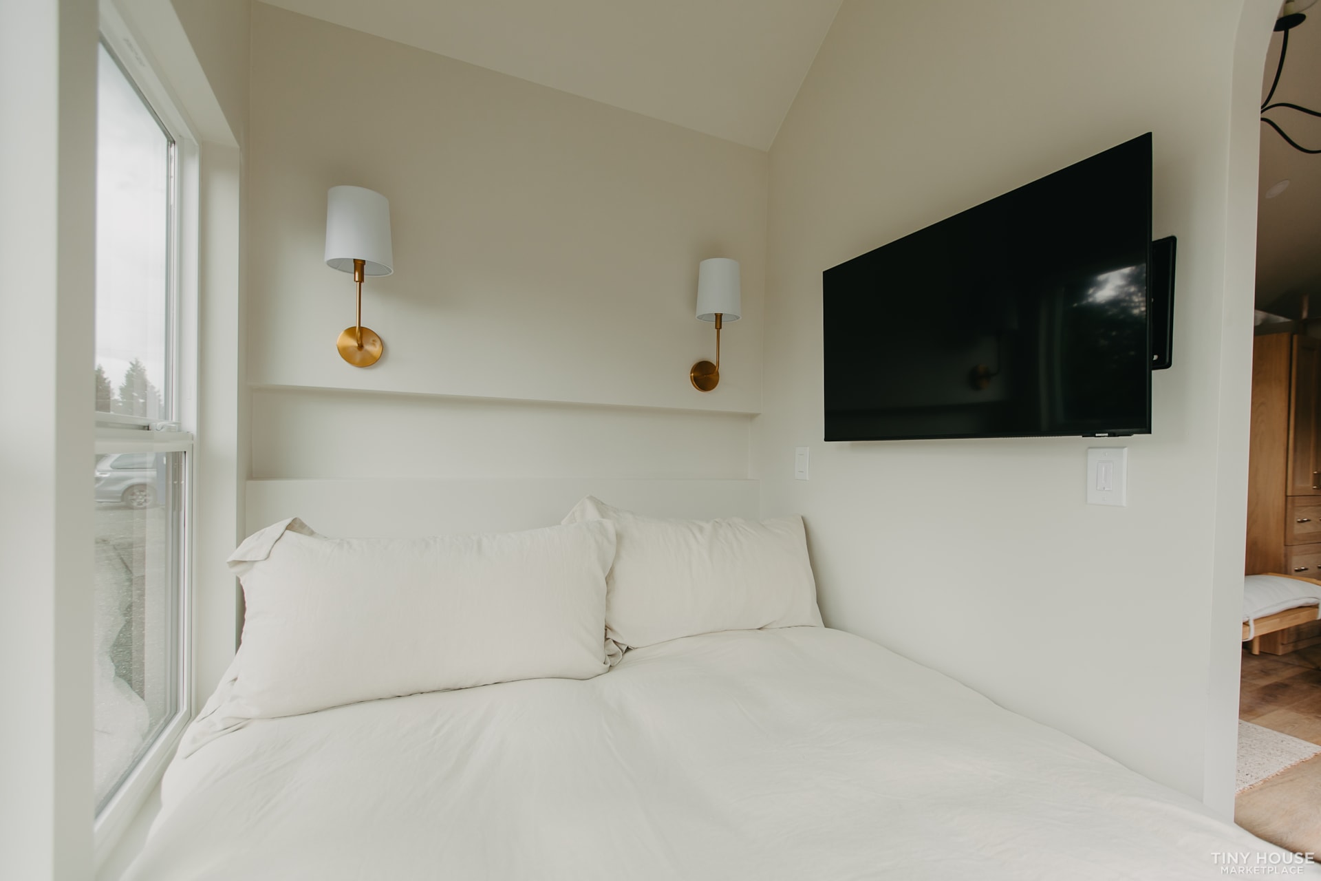 New Tiny House - Ideal for sleeping, relaxing, cooking & working - Image 4 Thumbnail