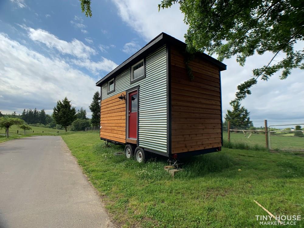 New Tiny House on wheels 170 sqft two lofts working kitchen bathroom
