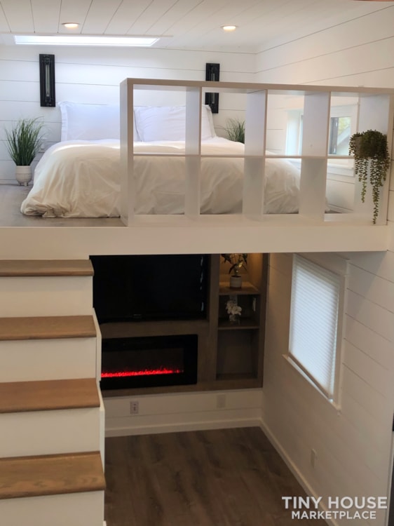 All Electric New World Custom Tiny Home Luxury - Image 2 Thumbnail