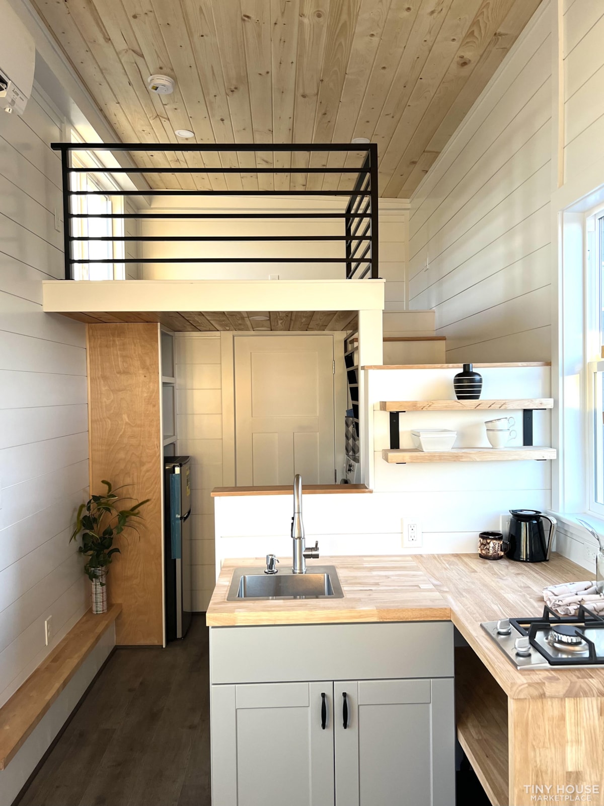 Stylish 20ft Tiny House. Noah Certified. Move In / Airbnb Ready! $59,900 - Image 4 Thumbnail