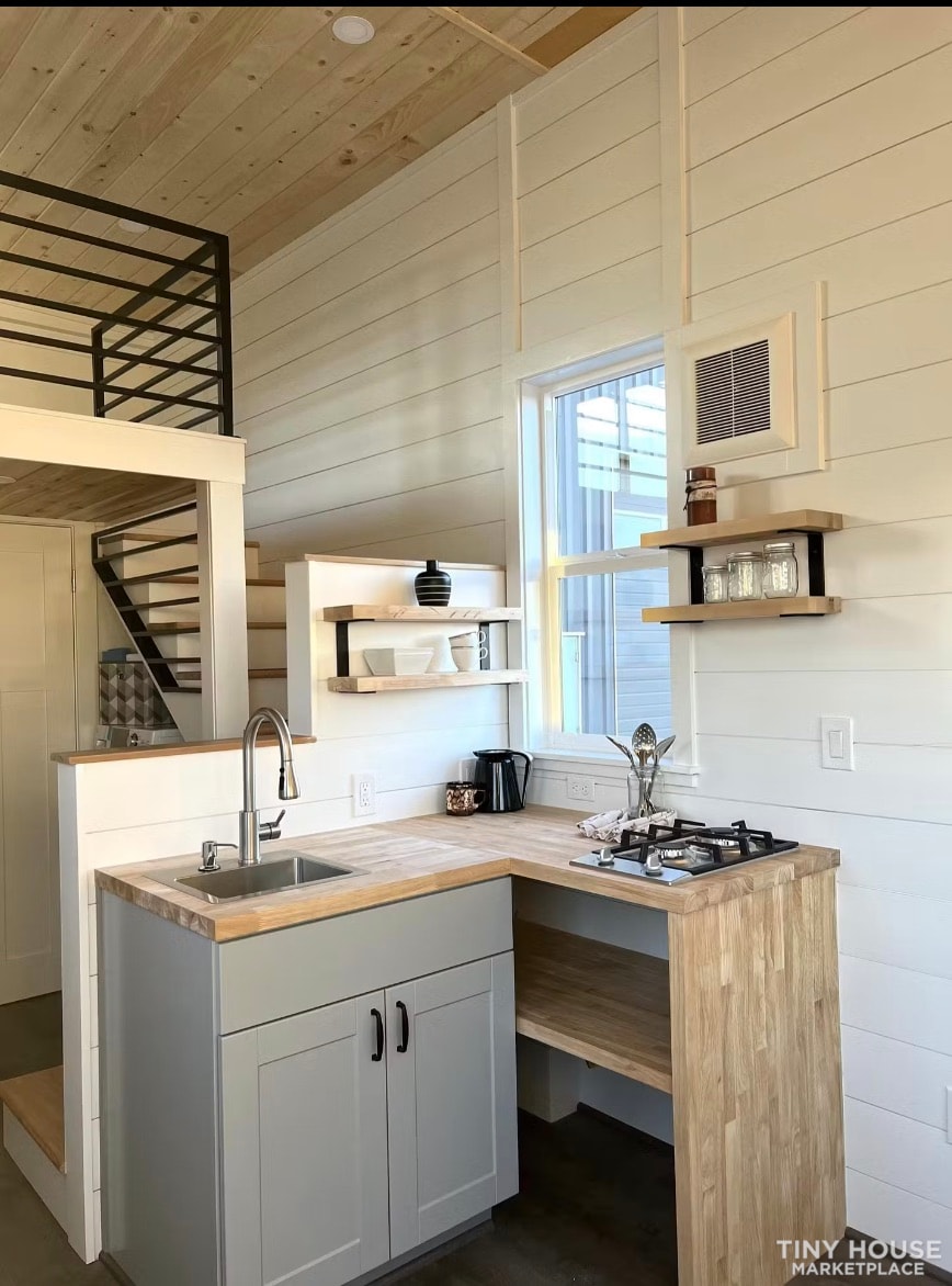 Stylish 20ft Tiny House. Noah Certified. Move In / Airbnb Ready! $59,900 - Image 1 Thumbnail