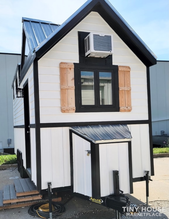 Newly Built Tiny House on 20’ Trailer - Image 2 Thumbnail