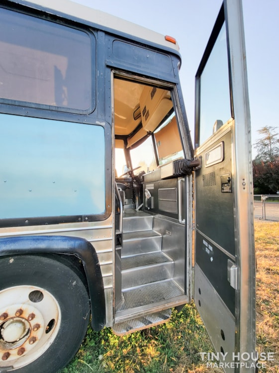 Newly Converted Greyhound Bus! - Image 2 Thumbnail
