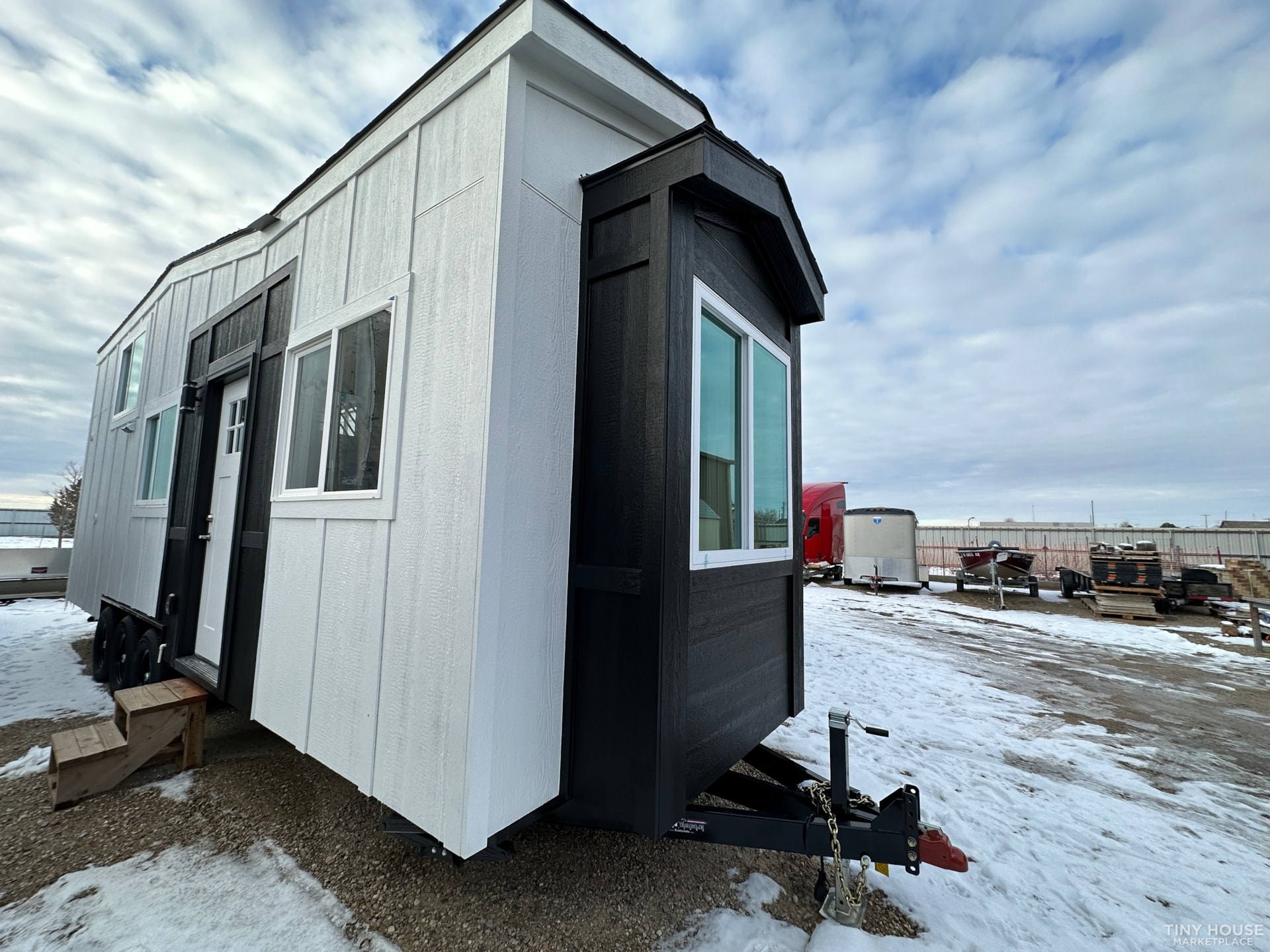 Exquisite 28ft NOAH Certified Luxury Tiny House Awaits: Schedule Your Tour! - Image 3 Thumbnail