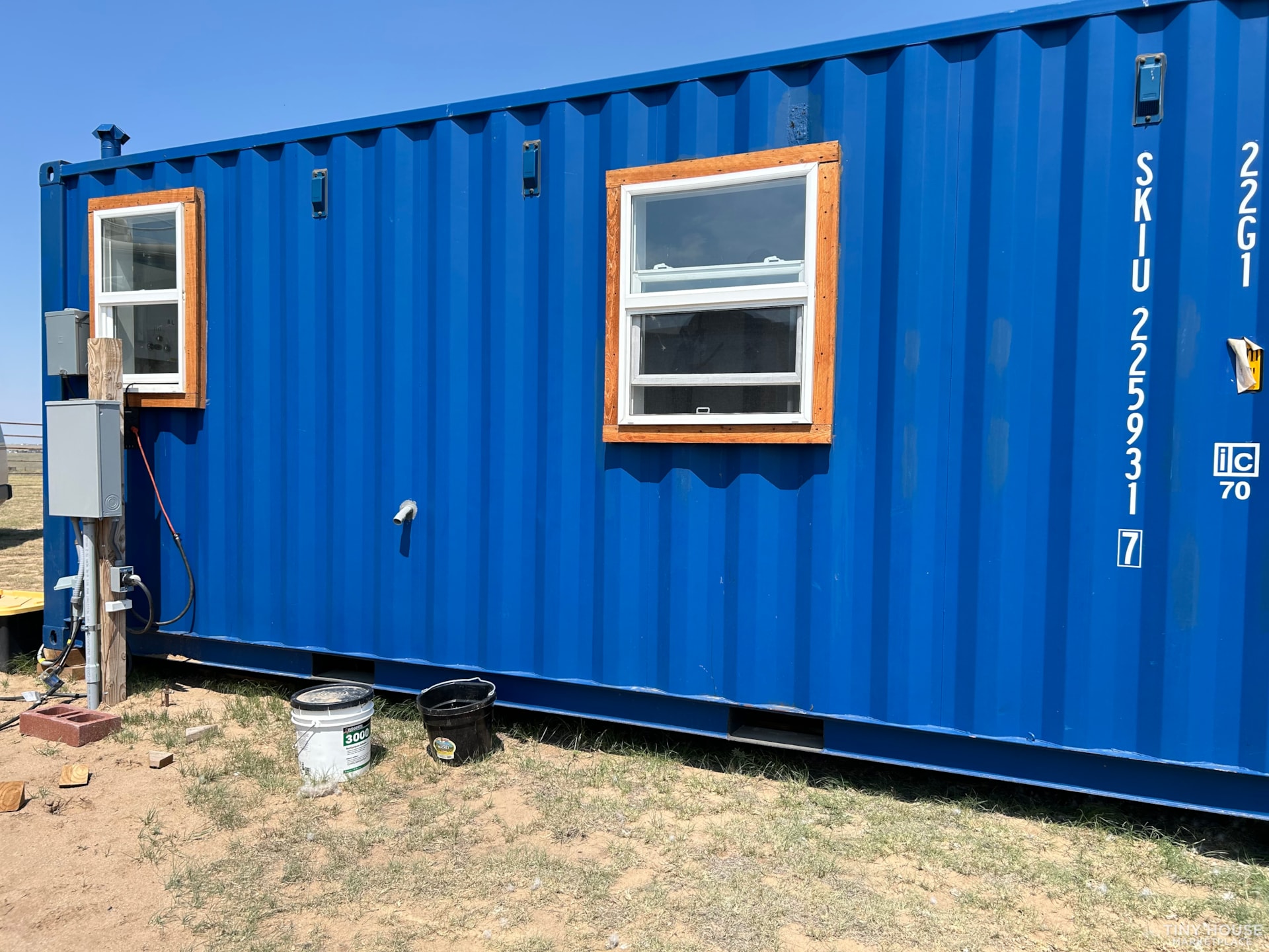 Off Grid 20ft Conex tiny home - Image 3 Thumbnail