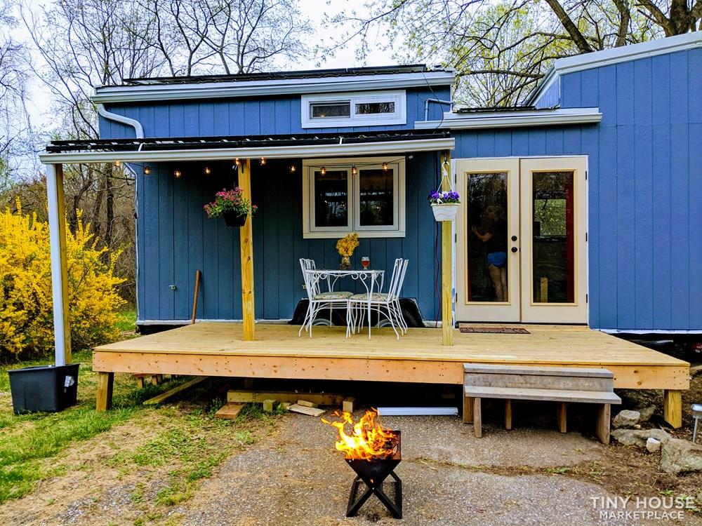 Off-Grid 32' Tiny House On Wheels For Sale