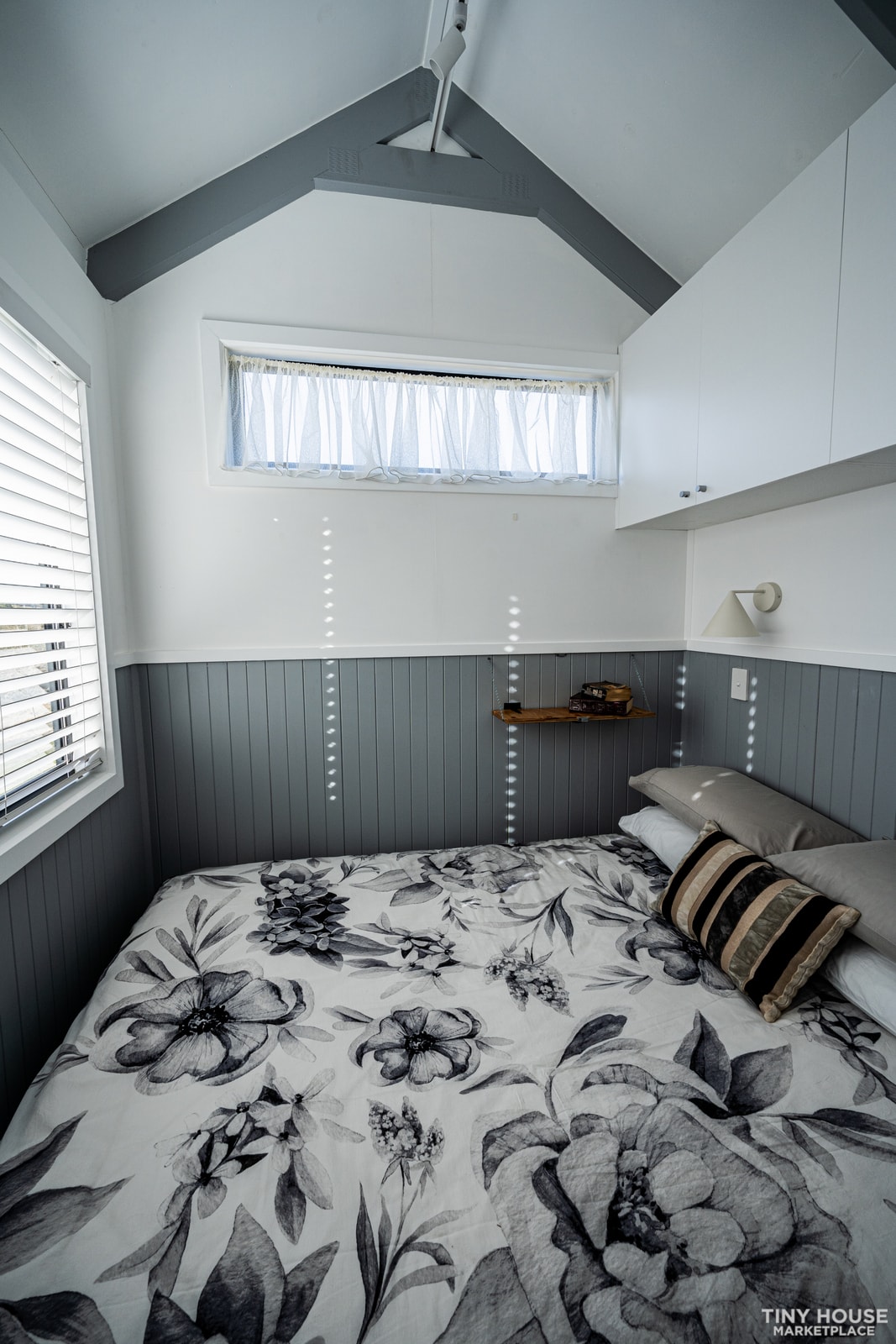 Off Grid Tiny Home on Wheels With The Lot! - Image 4 Thumbnail